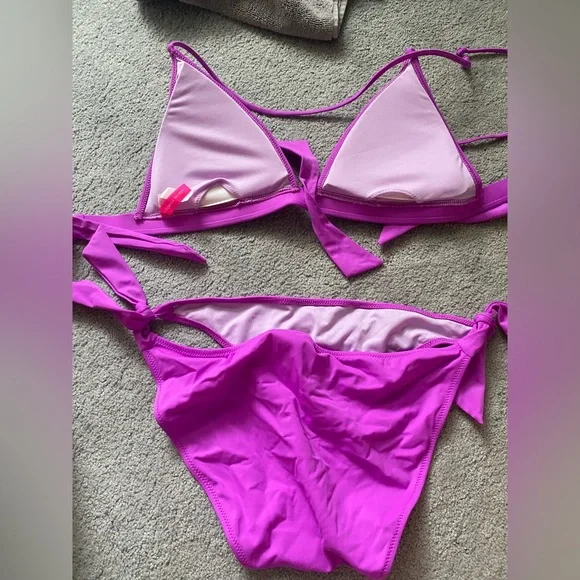 Bikini - Picture 1 of 5